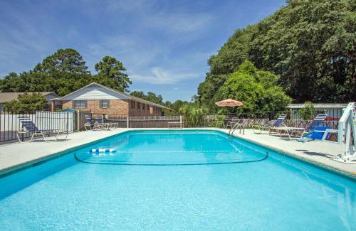 Mossy Oaks Hotel | Super 8 by Wyndham Port Royal/Beaufort