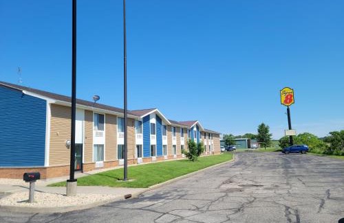 Portage Hotel | Super 8 by Wyndham Portage