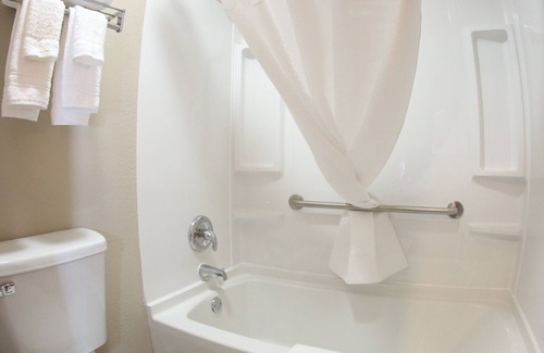 Portsmouth Hotel | Super 8 by Wyndham Portsmouth