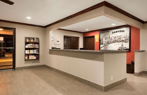 Rantoul Hotel | Super 8 by Wyndham Rantoul