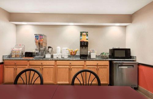 Rantoul Hotel | Super 8 by Wyndham Rantoul
