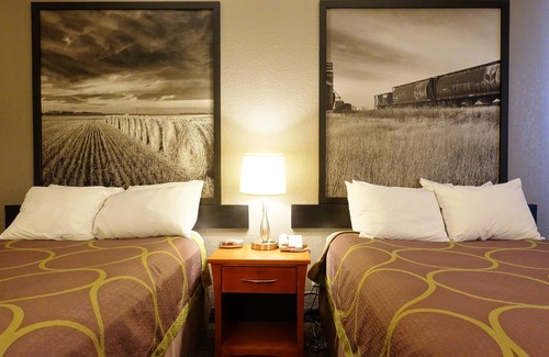 Regina Hotel | Super 8 by Wyndham Regina