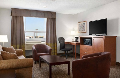 Regina Hotel | Super 8 by Wyndham Regina