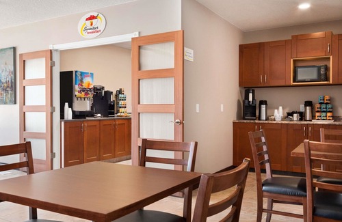 Regina Hotel | Super 8 by Wyndham Regina