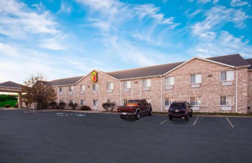 Remington Hotel | Super 8 by Wyndham Remington