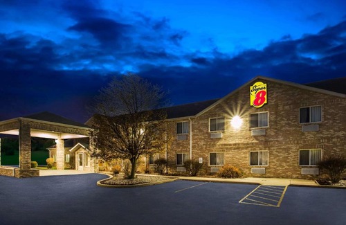Remington Hotel | Super 8 by Wyndham Remington