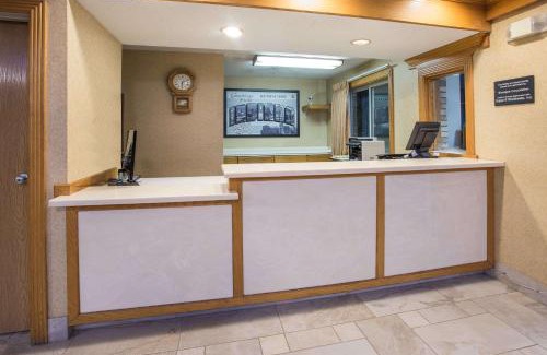 Remington Hotel | Super 8 by Wyndham Remington