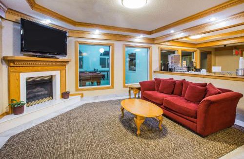 Remington Hotel | Super 8 by Wyndham Remington
