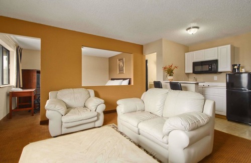Mosby Hotel | Super 8 by Wyndham Richmond Airport VA