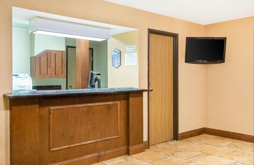 Ripley Hotel | Super 8 by Wyndham Ripley