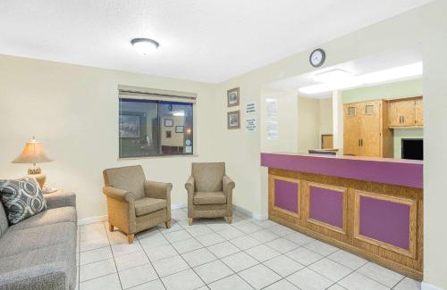 Roanoke Hotel | Super 8 by Wyndham Roanoke VA