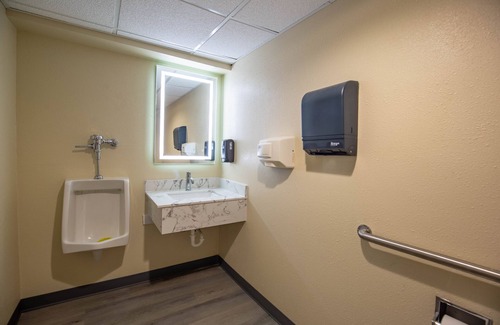 Rockford Hotel | Super 8 by Wyndham Rockford I-90/Casino District