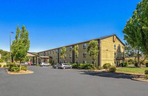 Roseburg Hotel | Super 8 by Wyndham Roseburg