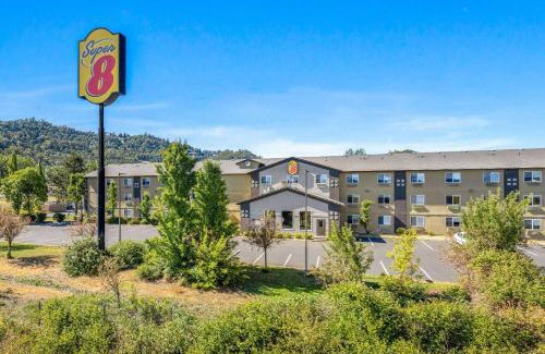 Roseburg Hotel | Super 8 by Wyndham Roseburg
