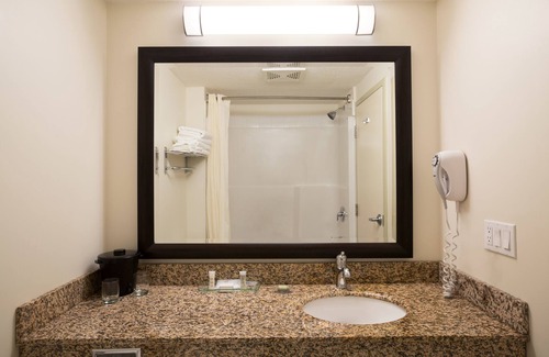 Sherwood Park Hotel | Super 8 by Wyndham Sherwood Park/Edmonton Area