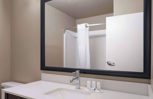 Sherwood Park Hotel | Super 8 by Wyndham Sherwood Park/Edmonton Area
