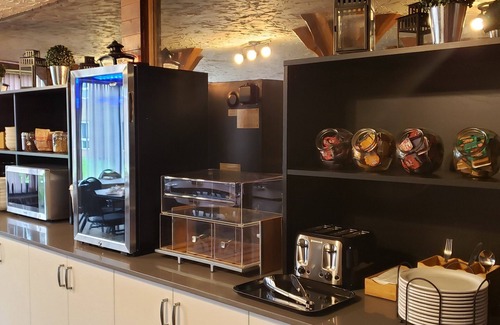 Spruce Grove Hotel | Super 8 by Wyndham Spruce Grove
