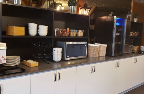 Spruce Grove Hotel | Super 8 by Wyndham Spruce Grove