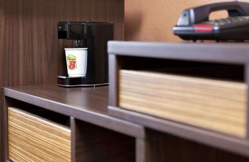 Salem Hotel | Super 8 by Wyndham Salem