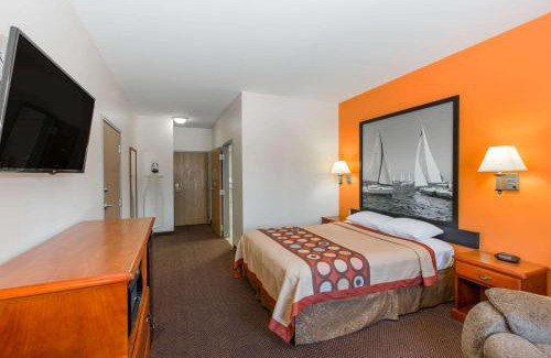 Salina Hotel | Super 8 by Wyndham Salina