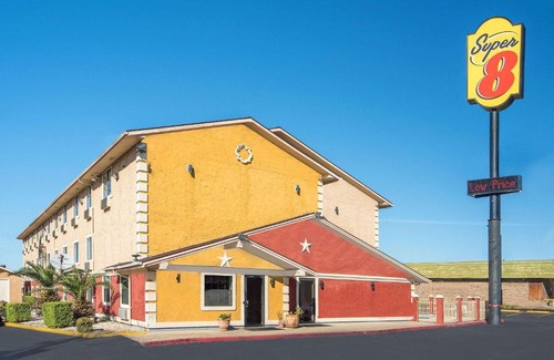 North San Antonio - SAT Hotel | Super 8 by Wyndham San Antonio/I-35 North