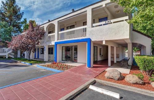 Santa Rosa Hotel | Super 8 by Wyndham Santa Rosa North