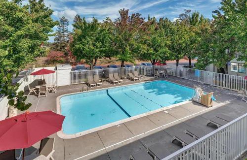 Santa Rosa Hotel | Super 8 by Wyndham Santa Rosa North