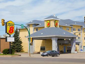 North Industrial Hotel | Super 8 by Wyndham Saskatoon Near Saskatoon Airport