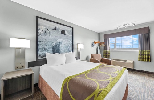 North Industrial Hotel | Super 8 by Wyndham Saskatoon Near Saskatoon Airport