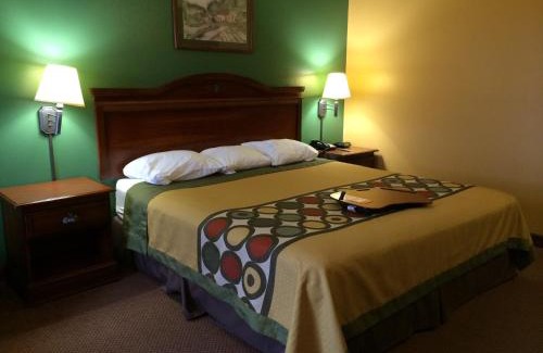 Searcy Hotel | Super 8 by Wyndham Searcy AR