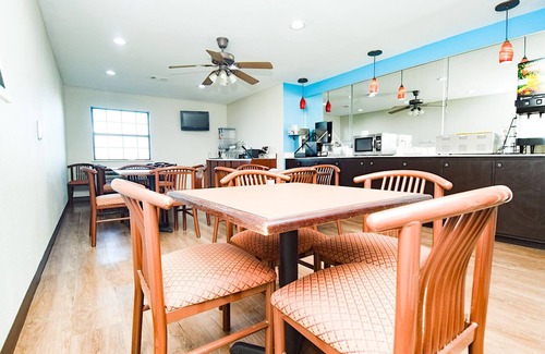 Searcy Hotel | Super 8 by Wyndham Searcy AR