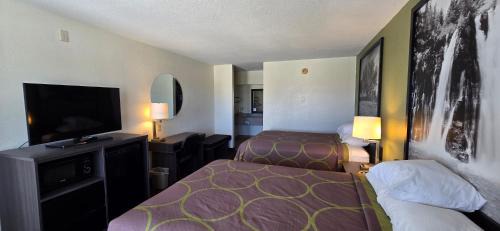 Seguin Hotel | Super 8 by Wyndham Seguin