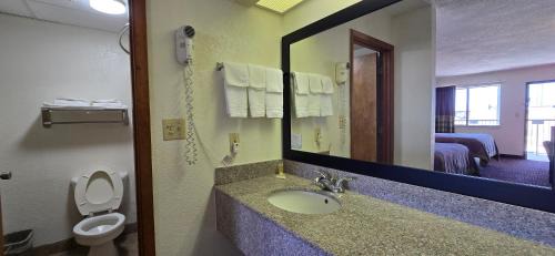 Seguin Hotel | Super 8 by Wyndham Seguin
