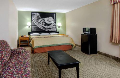 Sherman Hotel | Super 8 by Wyndham Sherman