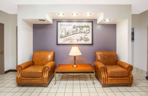 Springdale Hotel | Super 8 by Wyndham Springdale AR