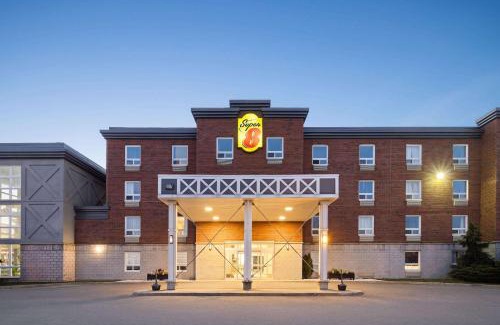 Bellefeuille Hotel | Super 8 by Wyndham St-Jerome