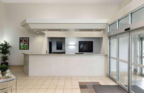 Bellefeuille Hotel | Super 8 by Wyndham St-Jerome