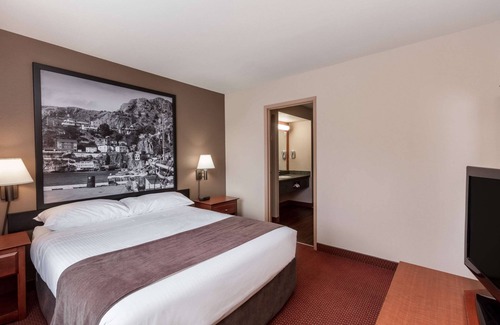 Terra Nova Hotel | Super 8 by Wyndham St Johns