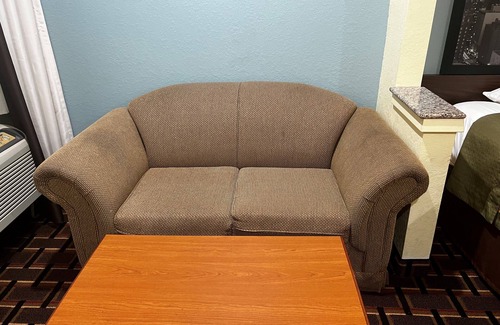 Stafford Hotel | Super 8 by Wyndham Stafford Sugarland Area