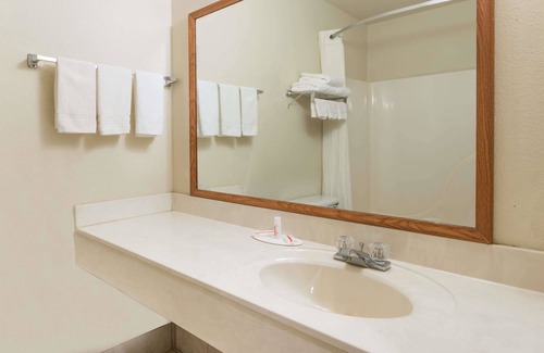 Staunton Hotel | Super 8 by Wyndham Staunton