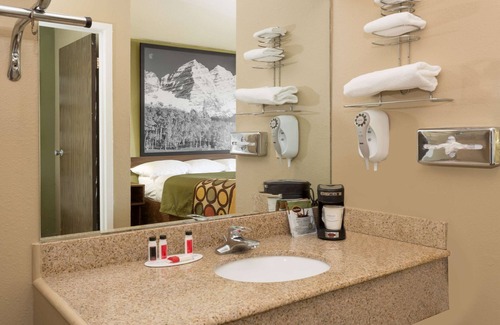 Sterling Hotel | Super 8 by Wyndham Sterling CO