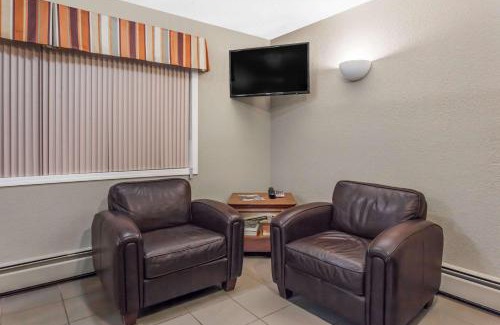 Stettler Hotel | Super 8 by Wyndham Stettler