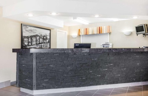 Stettler Hotel | Super 8 by Wyndham Stettler