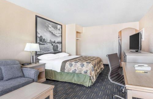 Stettler Hotel | Super 8 by Wyndham Stettler