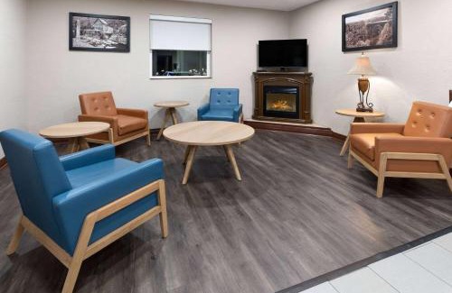 Summersville Hotel | Super 8 by Wyndham Summersville - New River National Park
