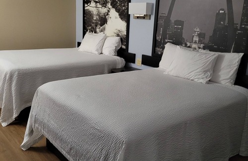 Sullivan Hotel | Super 8 by Wyndham Sullivan