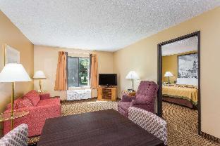 Sun Prairie Hotel | Super 8 by Wyndham Sun Prairie/Madison E