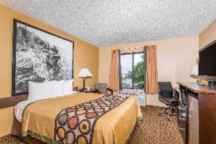Sun Prairie Hotel | Super 8 by Wyndham Sun Prairie/Madison E