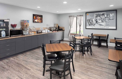 Sun Prairie Hotel | Super 8 by Wyndham Sun Prairie/Madison E