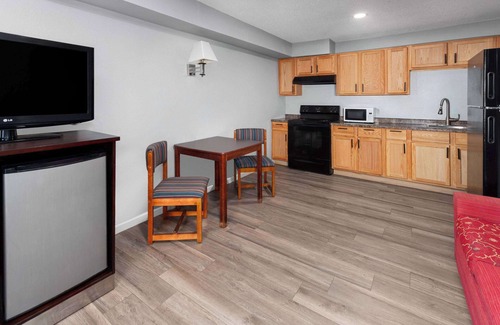 Sun Prairie Hotel | Super 8 by Wyndham Sun Prairie/Madison E